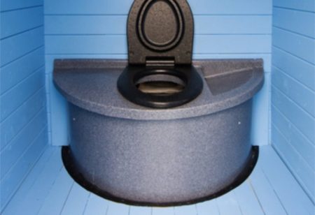 Peat toilet for giving: which is better