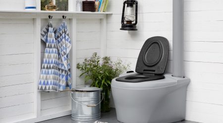 Peat toilet for giving: which is better