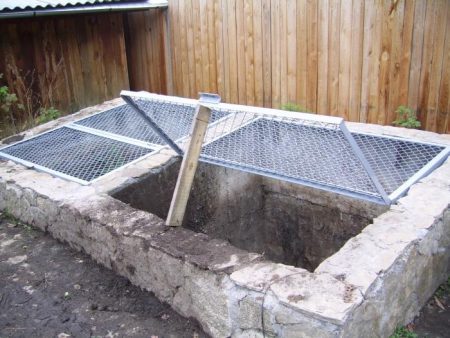 DIY compost pit, manufacturing options, photos