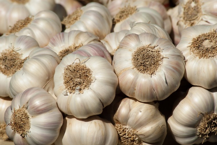 How to store garlic