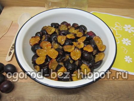 Cherry plum halves