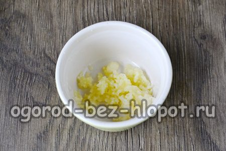 Peeled garlic