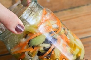 put the salad in a jar