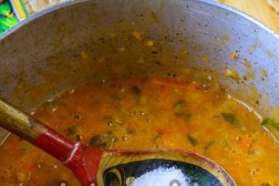 add salt, sugar and bring the vegetable mass to a boil