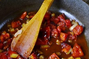 fry onions with tomatoes