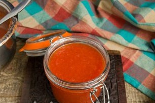pour ketchup into cans