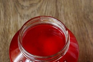 syrup pouring