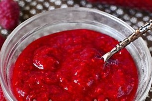 raspberries with sugar