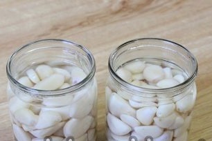 peel and stack the garlic