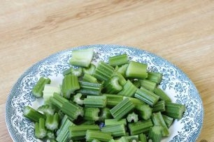 chop celery