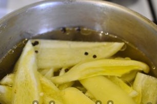 when the marinade boils, immerse a third of the pepper in it, let it boil for 5 minutes