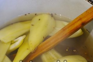 immerse the bell peppers in small portions in boiling ready brine and boil