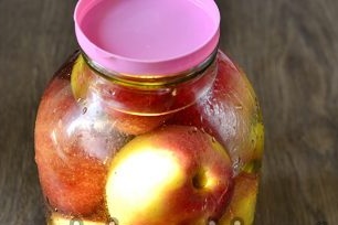 pour the marinade into the jars
