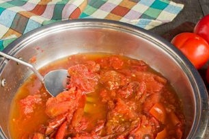 tomatoes in a stewpan