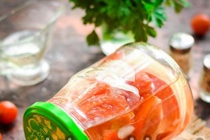 pickled tomatoes with slices