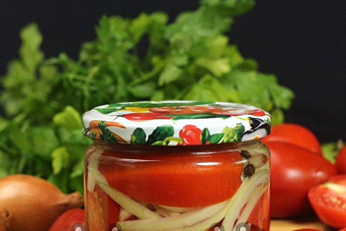 halved tomatoes with onions