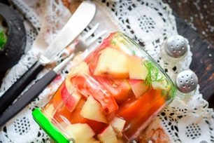 tomatoes with apples for the winter