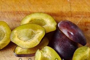 remove seeds from the drain and cut in half