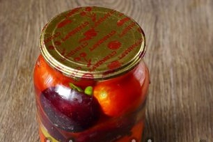 fill the jar with marinade and roll up the lid
