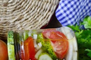 Salata od krastavaca i rajčice za zimu Lizat ćete prste bez sterilizacije