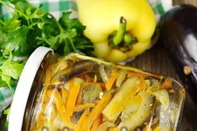 Pyaterochka salad for winter with eggplant