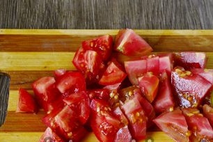 sliced tomatoes