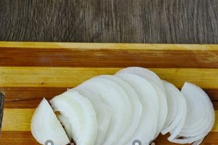 cut onions in half rings