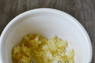 chop garlic