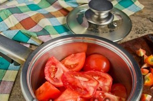 Tomatoes in a bowl