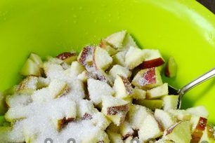 add fruit to sugar