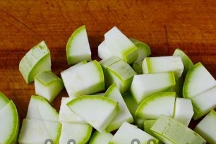 cut the zucchini into medium slices