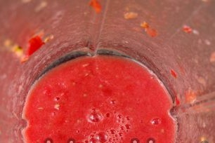 chop tomatoes in a blender
