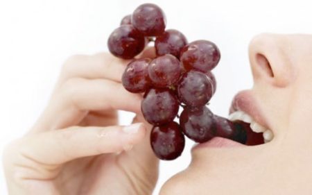 calorie black grapes
