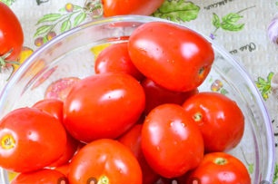 wash the tomatoes
