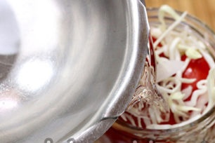 pour vegetables with marinade