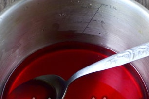 Cook syrup for plums