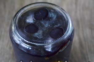 Fill jars with syrup
