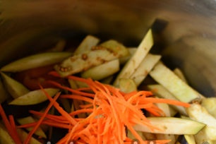 put vegetables in a pan