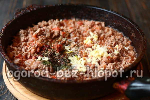 add spices to the minced meat