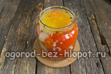 pour pepper with marinade