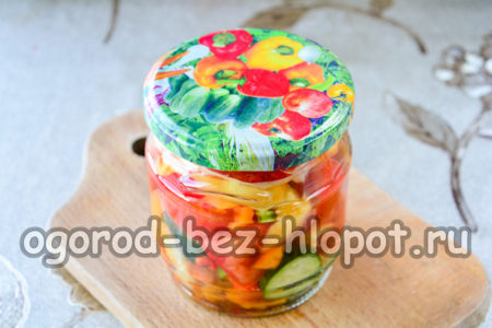close cans of salad