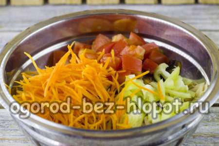 paprika, rajčica i mrkva nasjeckani