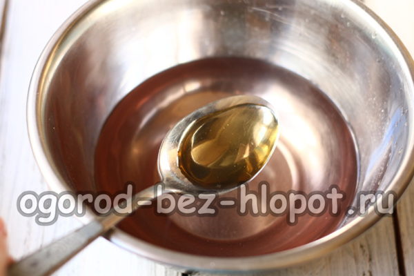 pour vinegar