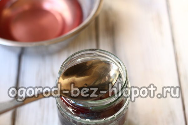 add oil to the jar