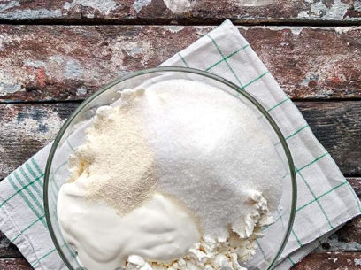 add sugar, sour cream and semolina