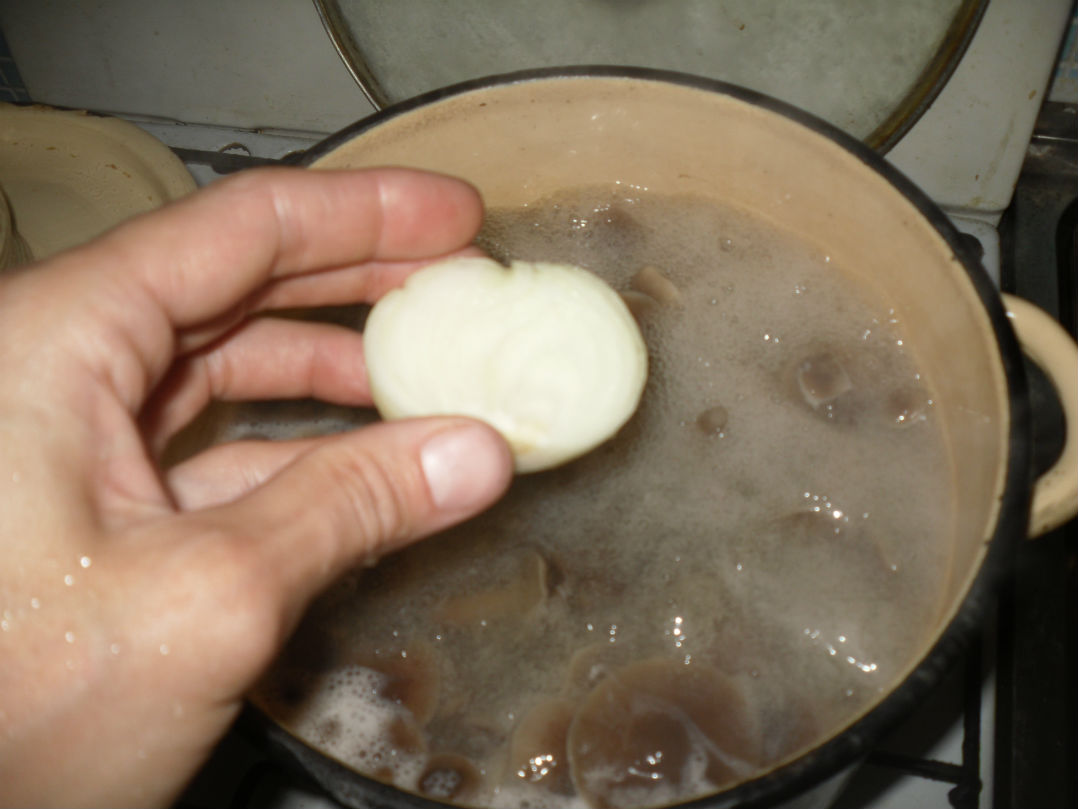 Checking mushrooms with onions