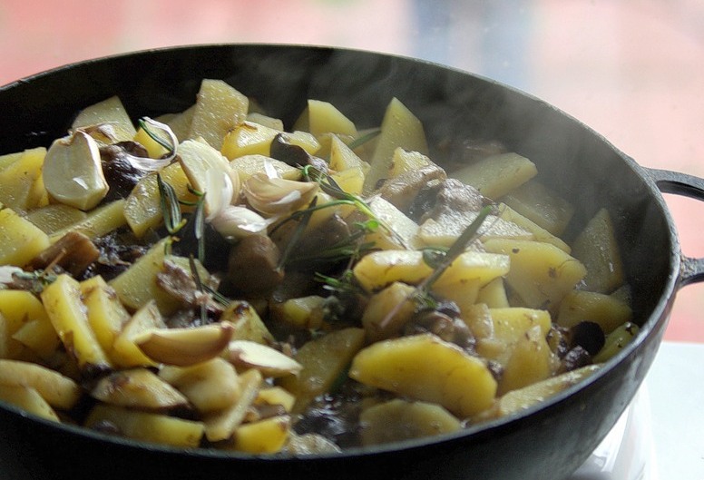 Potatoes with mushrooms