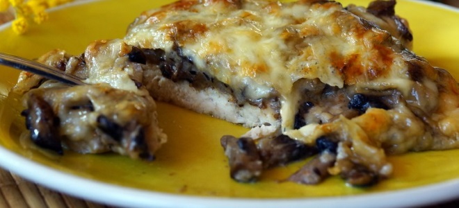 Chicken fillet with chanterelles