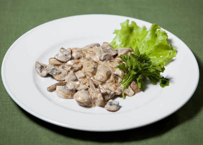Ryadovka in sour cream