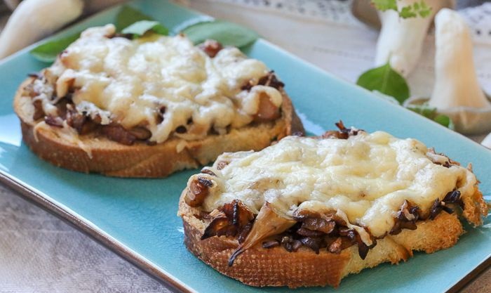 Hot oyster sandwiches